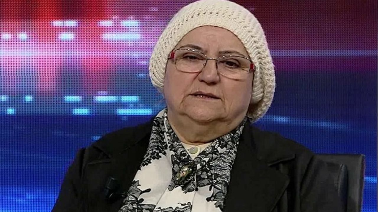 Belkıs İbrahimhakkıoğlu: Bizim evin başköşesinde şiir otururdu
