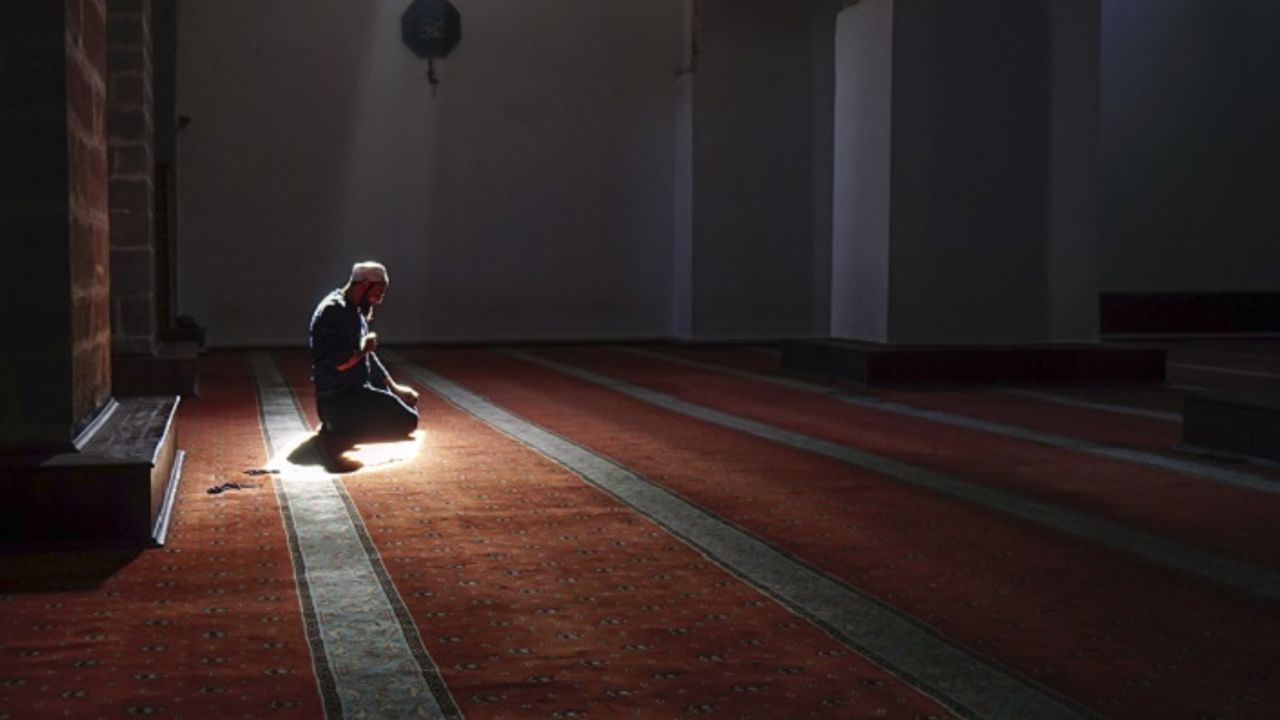 ‘Kalpler ancak Allah’ı anmakla huzur bulur’