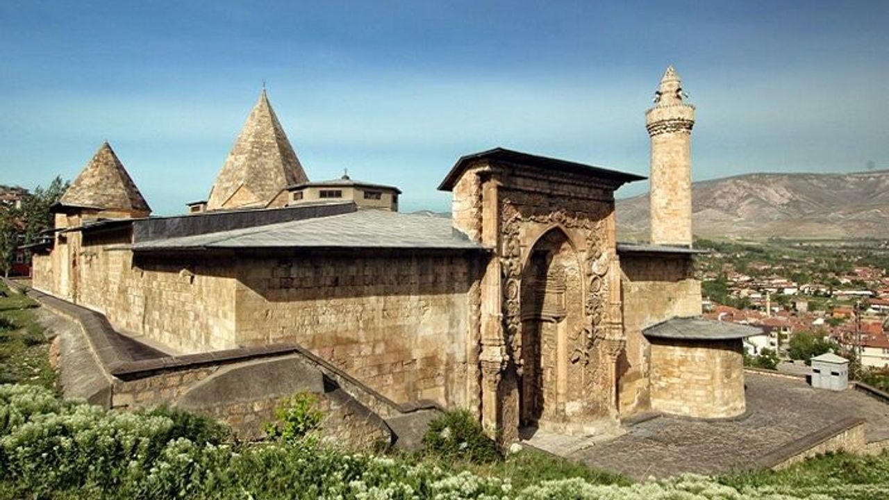 Anadolu'nun ortasında bir dürr-i yekta: Divriği