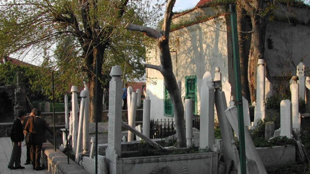 600 yılık bir tekke İzmir Emir Sultan Tekkesi