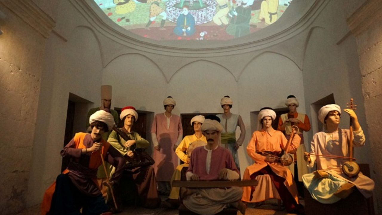 ‘Hayatta oldum ki kâni, mûsıkî oluyor tahsile mâni’