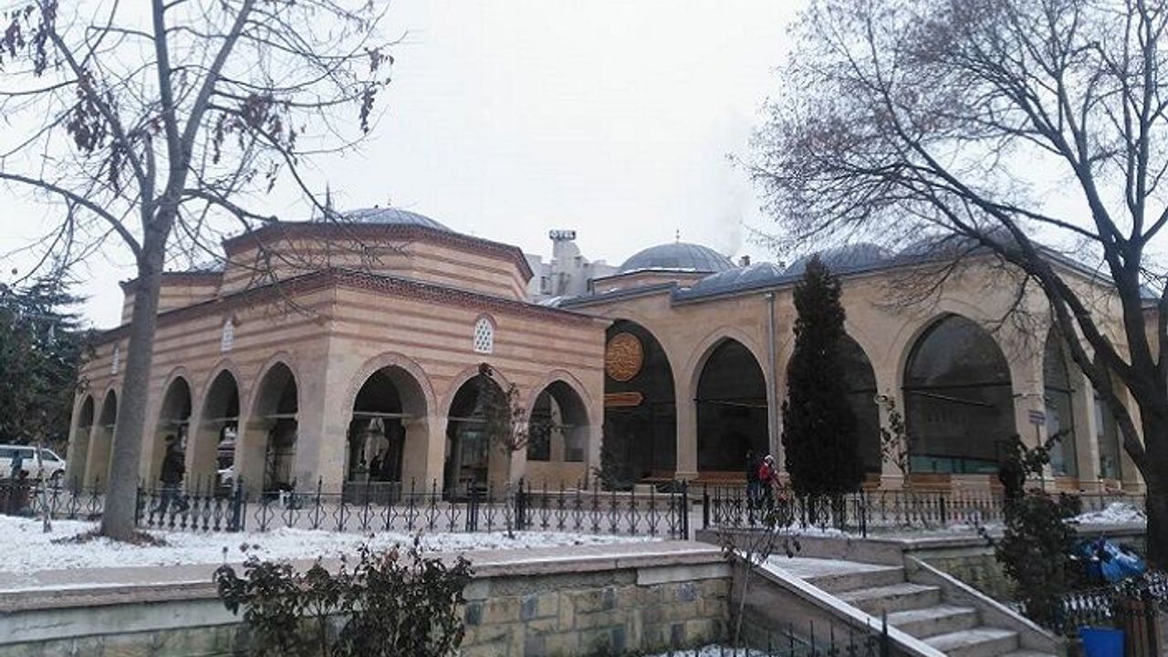 Her köşe başı üç ihlas bir fatiha şehri!