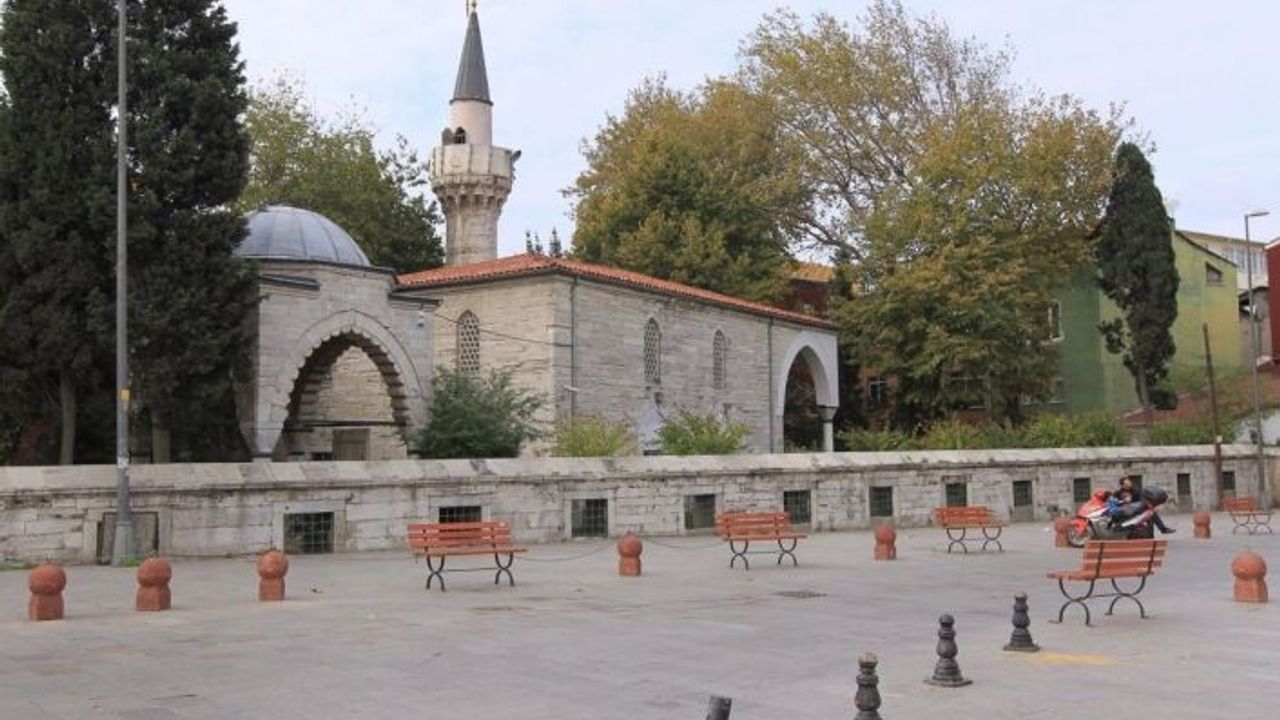 Minarenin alemine hokka ve kalem 'kondu'