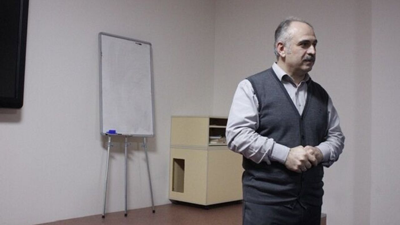 Prof. Dr. İhsan Fazlıoğlu: ‘Ayık olan dik durur, dik duran yürür, yürüyen yol alır!