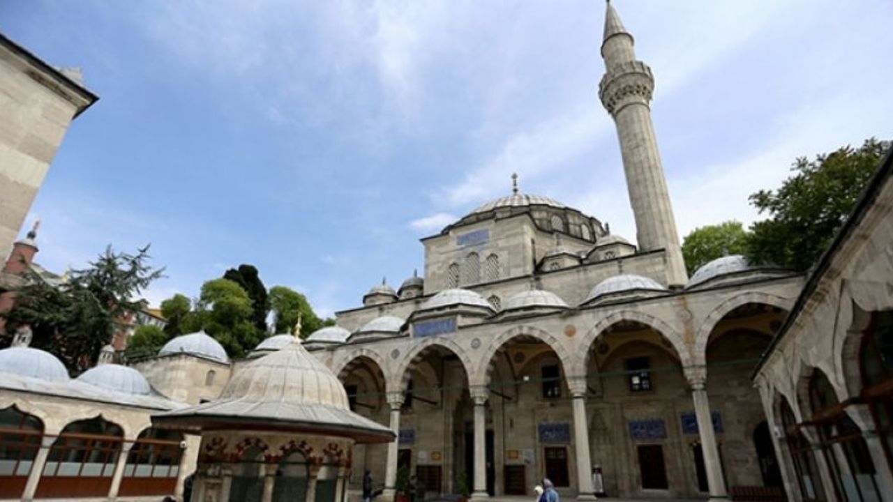 Hacer-ül Esved'in parçaları 5 asırdır İstanbul'da