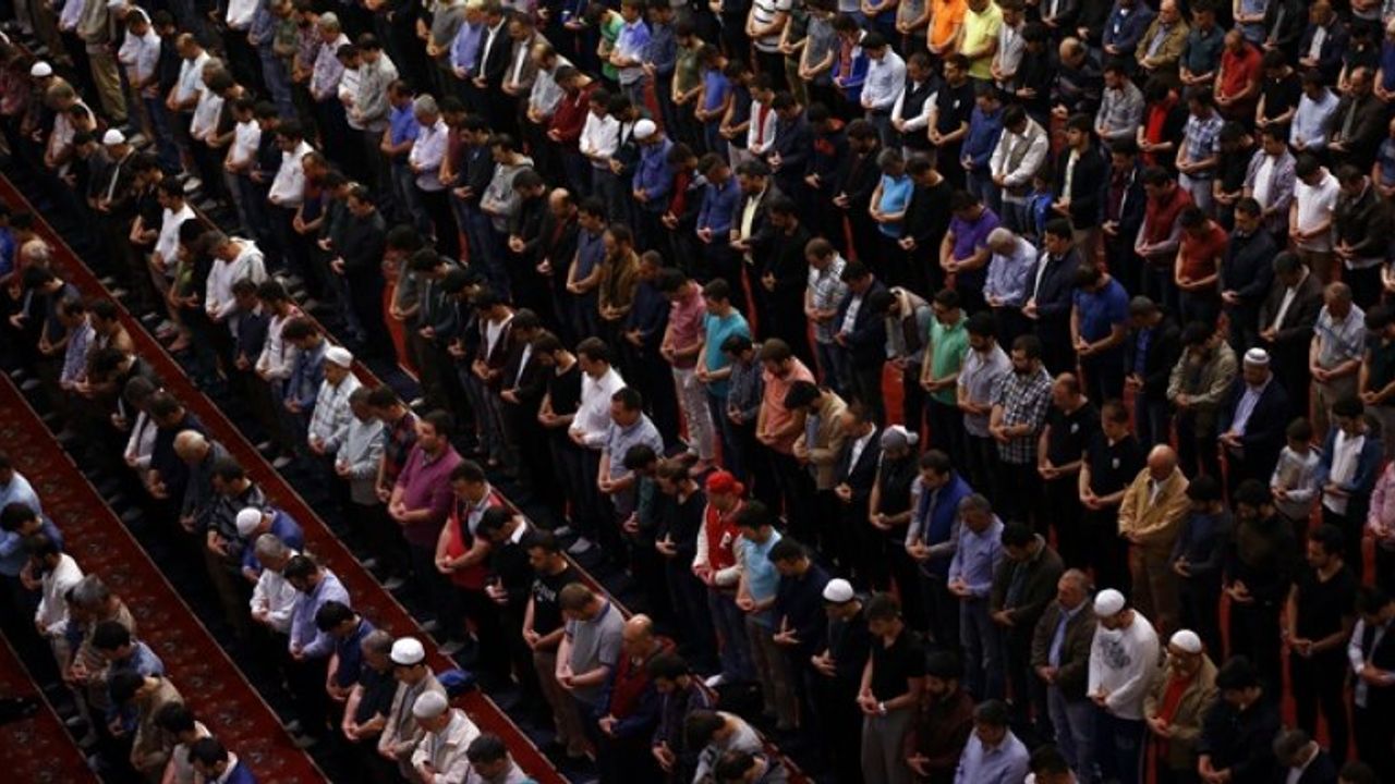 İstanbul'da hatimle teravih kılınan camiler