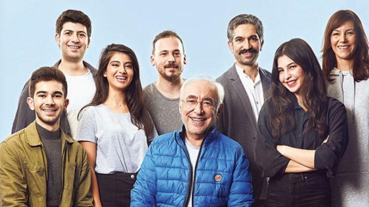 Şener Şen, 40 yıl aradan sonra aynı rolde ve genç bir oyuncu kadrosuyla tekrar sahnede