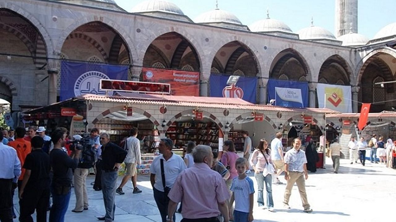 Sultanahmet'in avlusunda herkese yer vardı