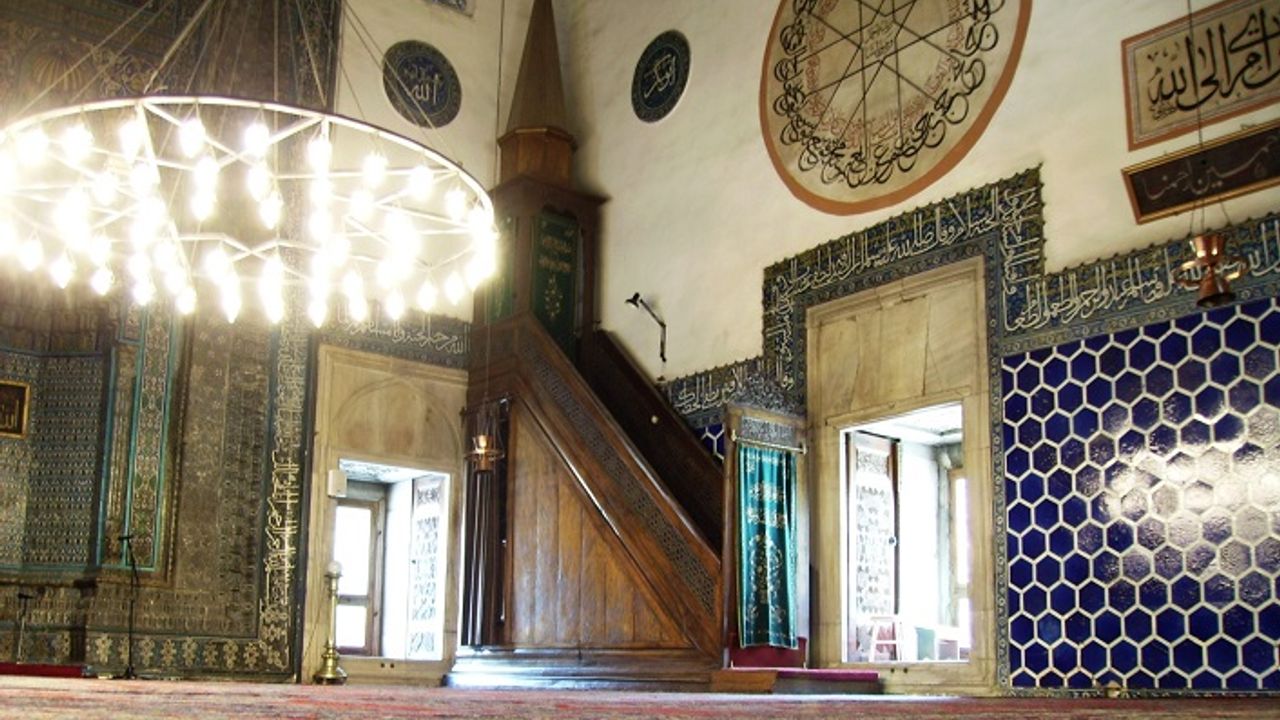 Yeşil Cami mihrabı Sadi'nin o beytini ağırlıyor