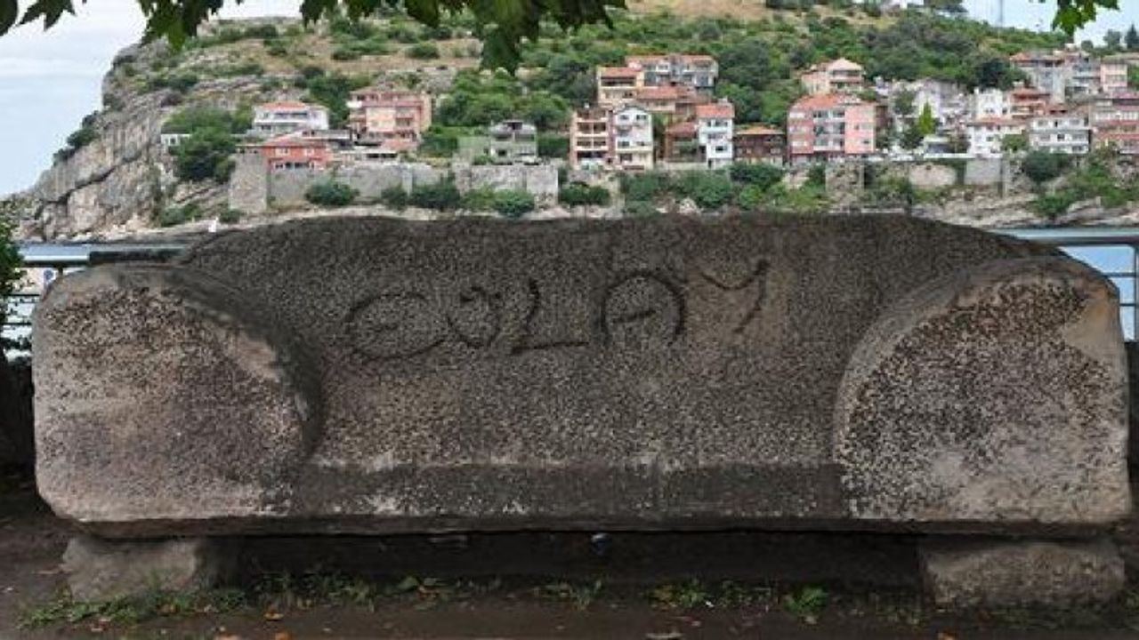 3 bin yıllık lahit kapağına spreyle yazı yazıldı