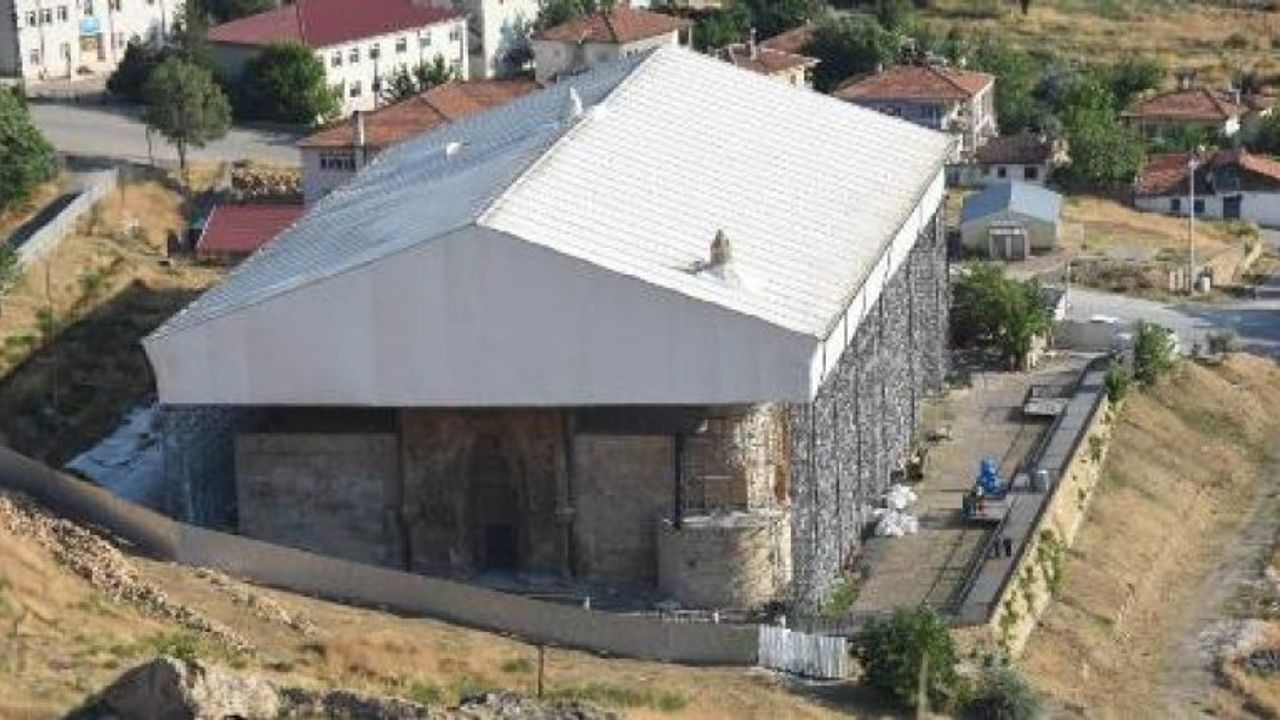 Restorasyonu süren Divriği Ulu Cami ve Darüşşifası'na büyük ilgi