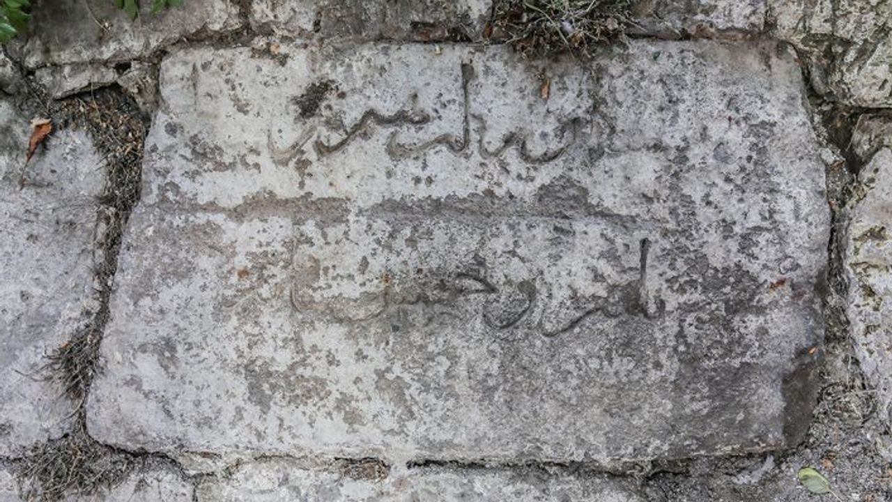 Ahlat'ta 883 yıllık kitabe bulundu