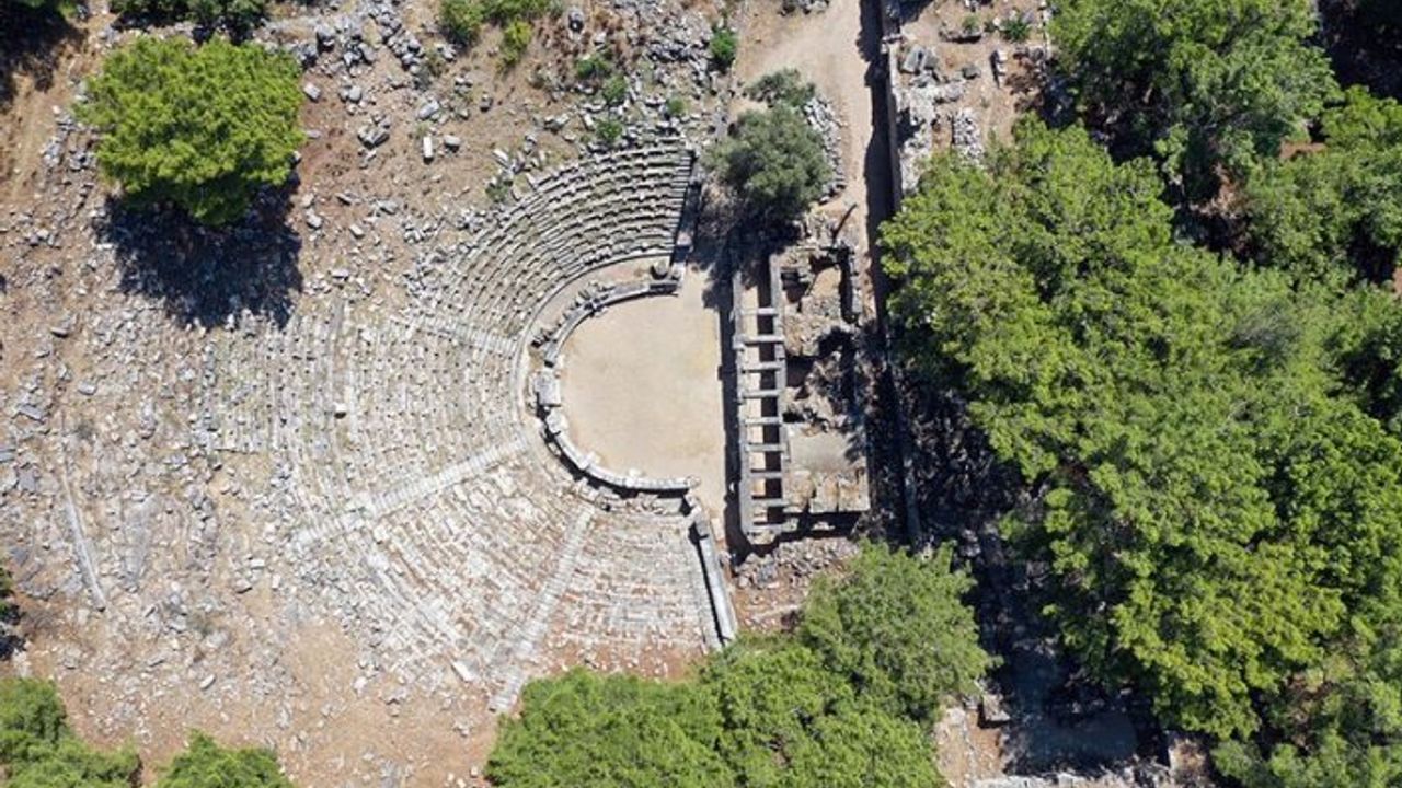 'Anadolu'nun Pompeisi'nde Zeus Tapınağı'nın izleri araştırılıyor