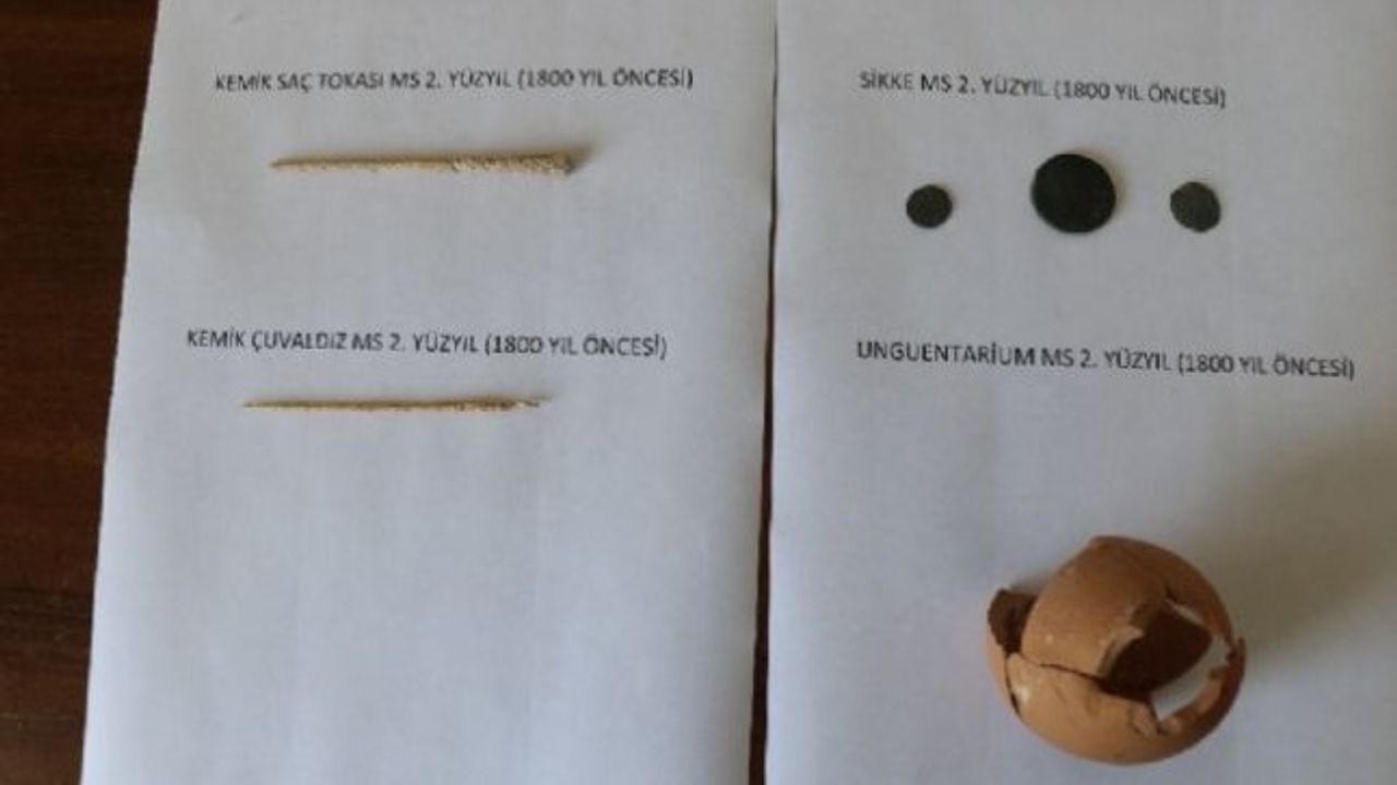 Antik çağın hac merkezindeki kazılarda 1800 yıllık sikke ve kemik tokalar ortaya çıktı