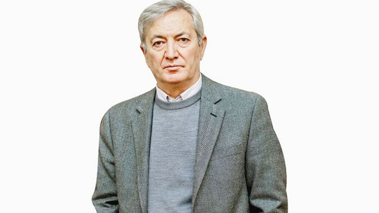 Beşir Ayvazoğlu: Dergiler hâlâ 'hür tefekkürün kalesi' mi?