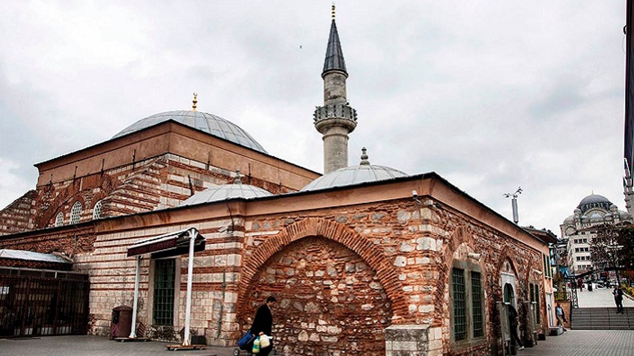 Evliya Çelebi rüyasında kendini neden Ahi Çelebi Camii'nde gördü?