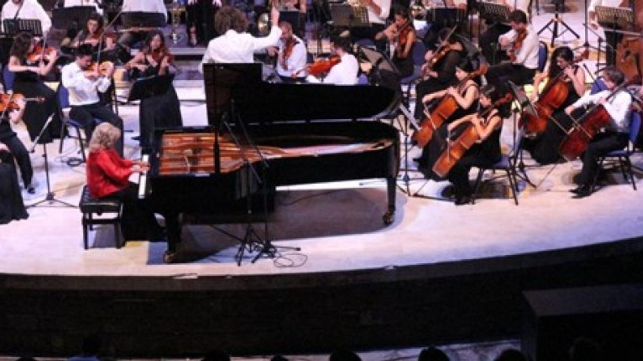 Piyanist İdil Biret Muğla'da konser verdi