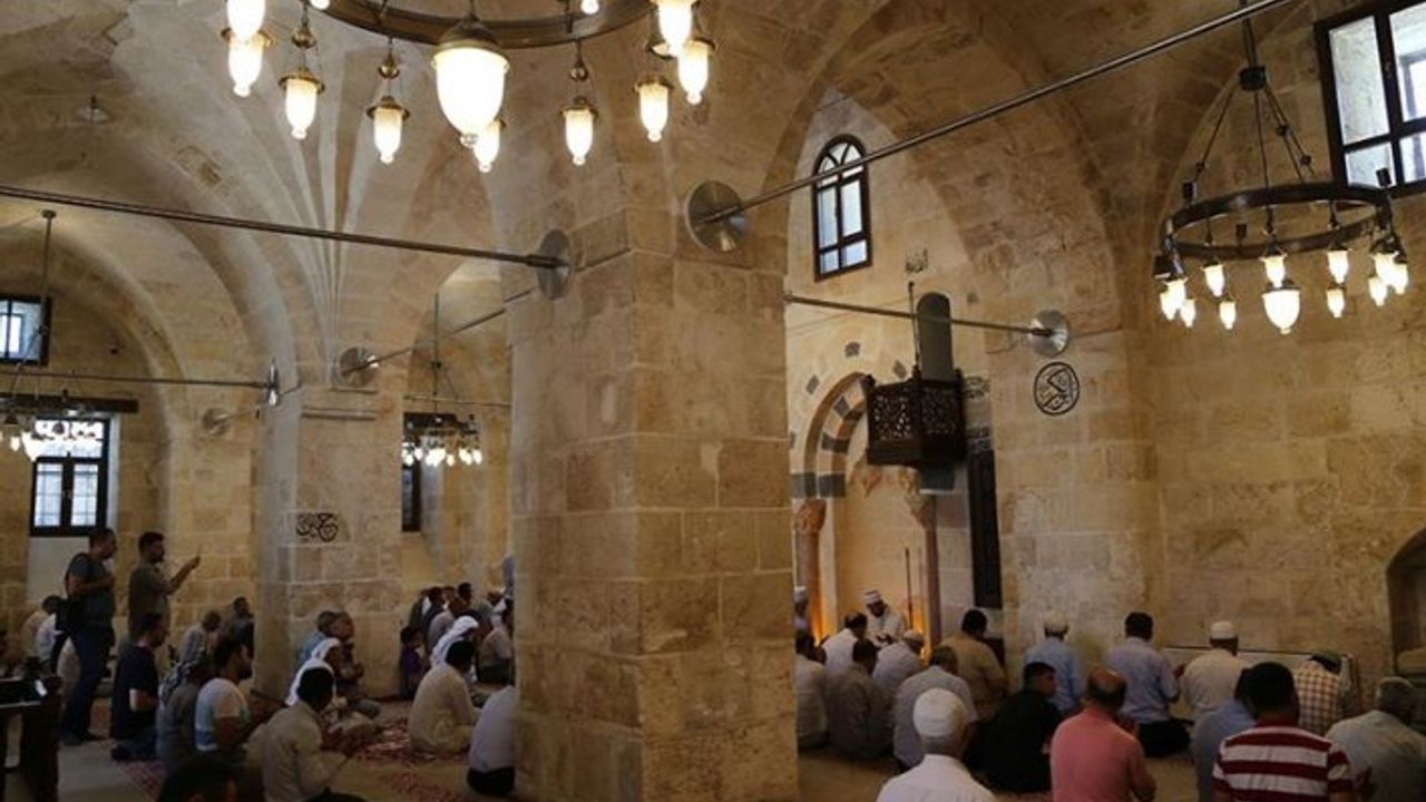 Restore edilen tarihi cami ibadete açıldı