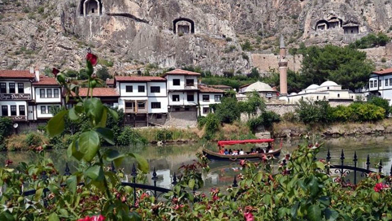 'Şehzadeler şehri' bayramda 30 bin kişiyi ağırladı