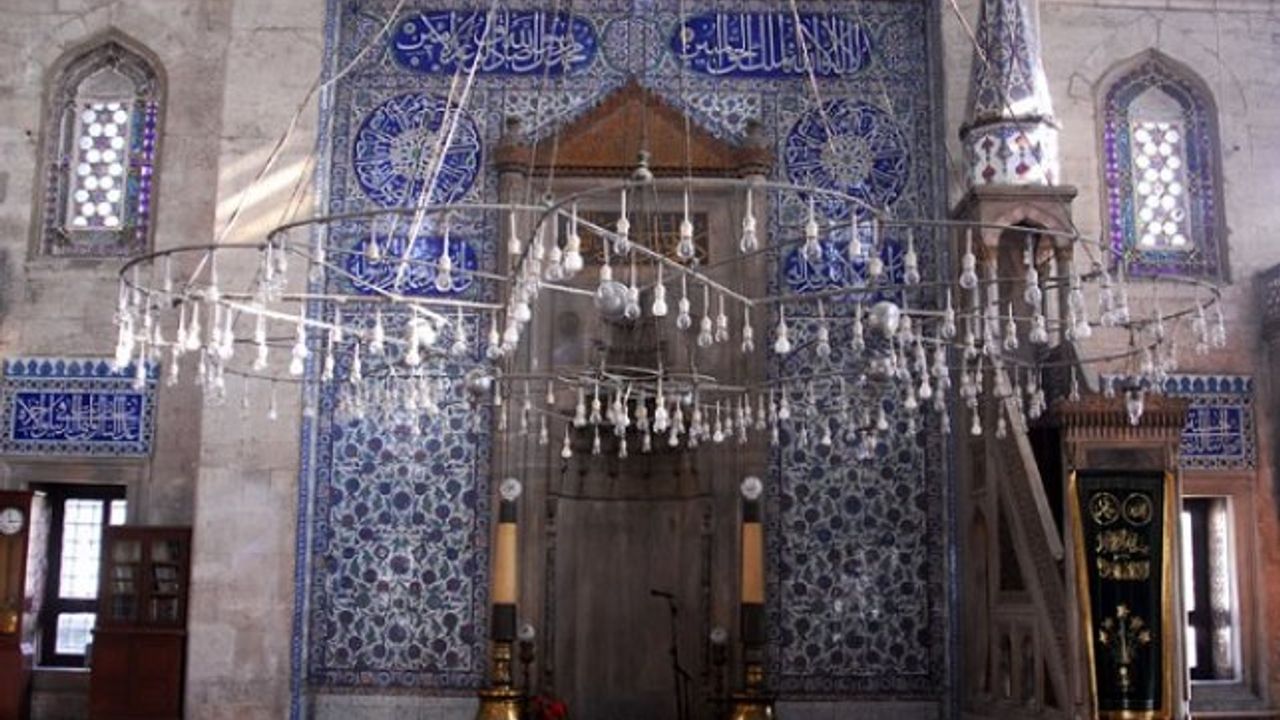 Sokullu Mehmet Paşa Camii’nin camdan kandilleri filme konu oldu