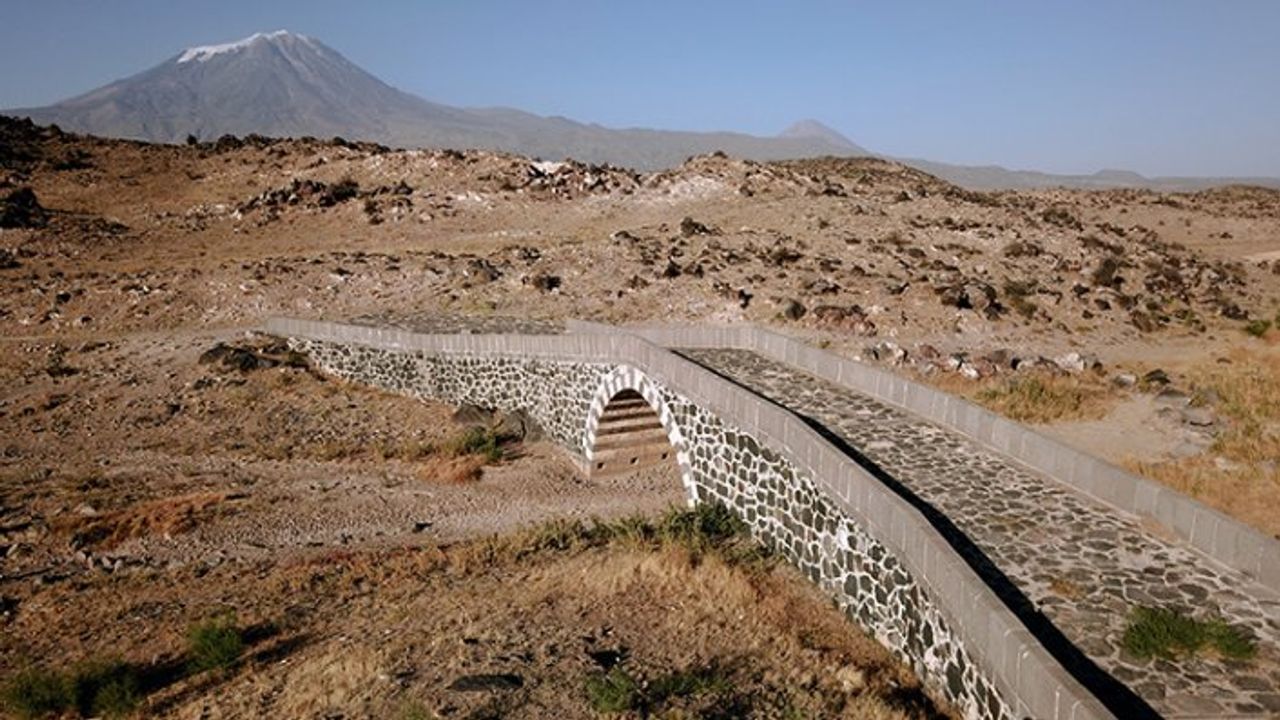 Tarihi Alaca Köprü yıllara meydan okuyor