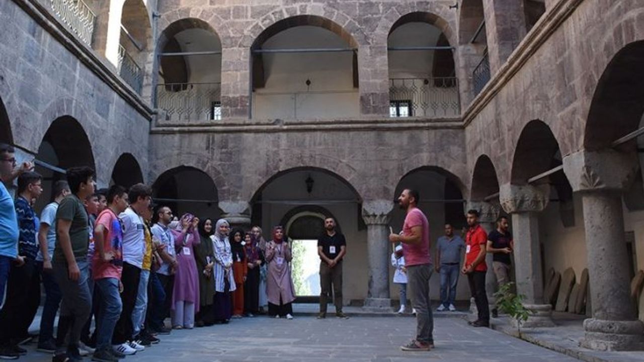 Üç asırlık medrese yeni yüzüyle ziyaretçilerini ağırlıyor