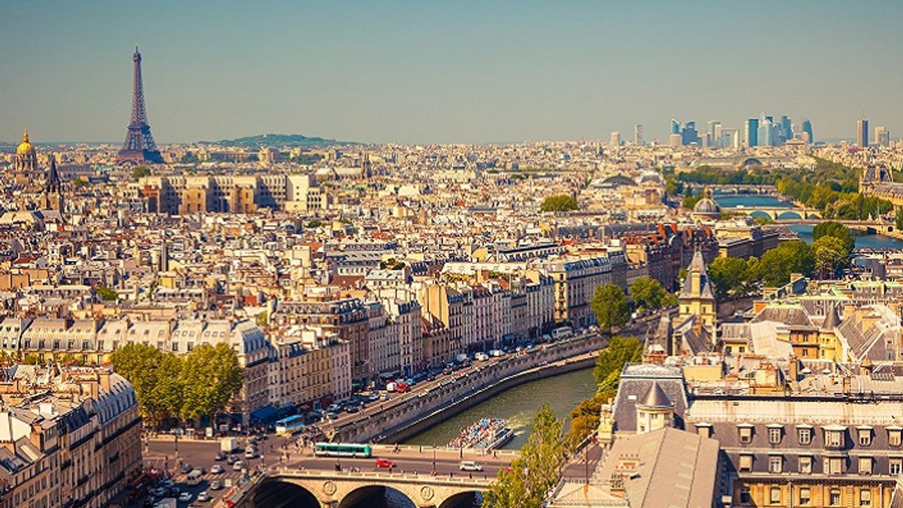 Bolca simetri ve sanat, biraz da hüzün: Paris