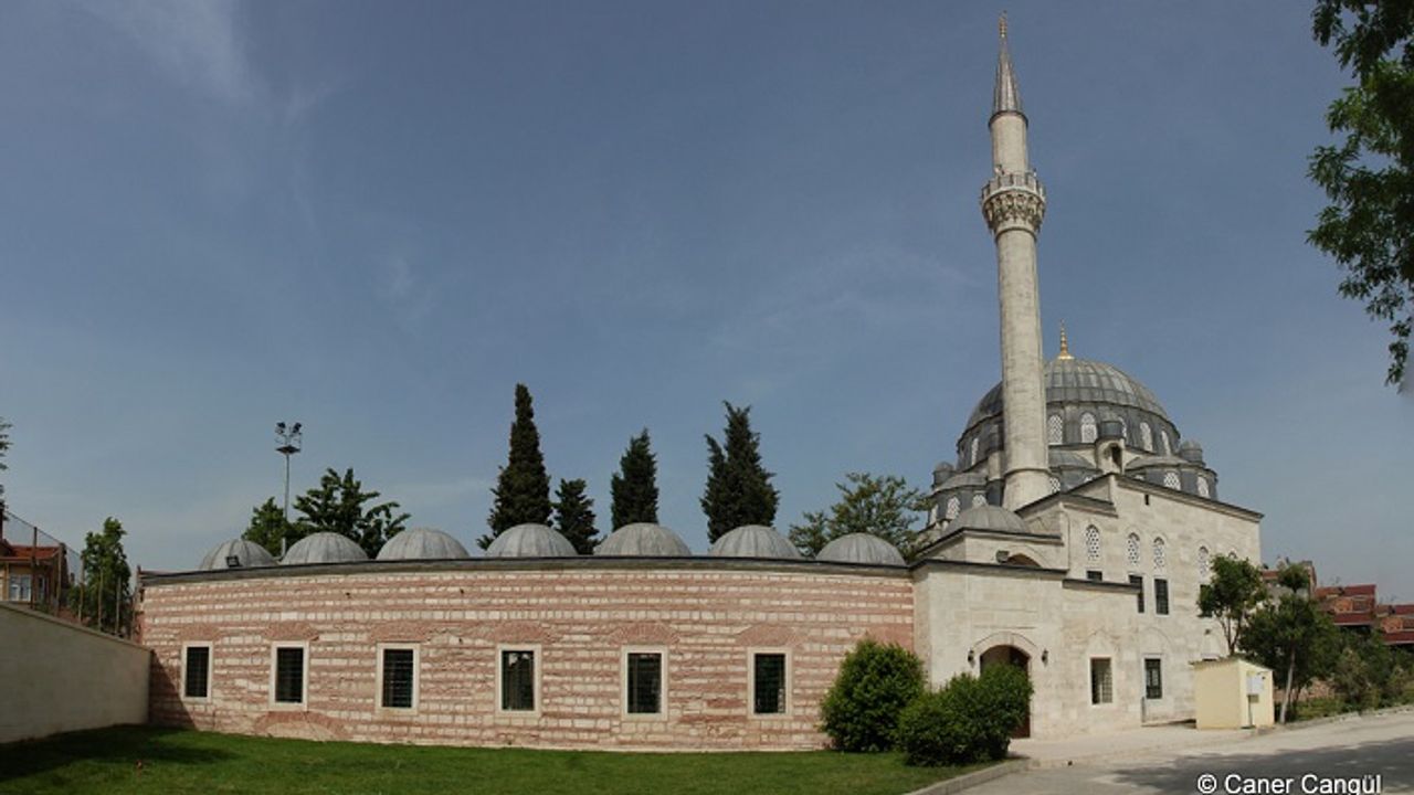 Selatin camiler gibi mükellef ve mükemmel