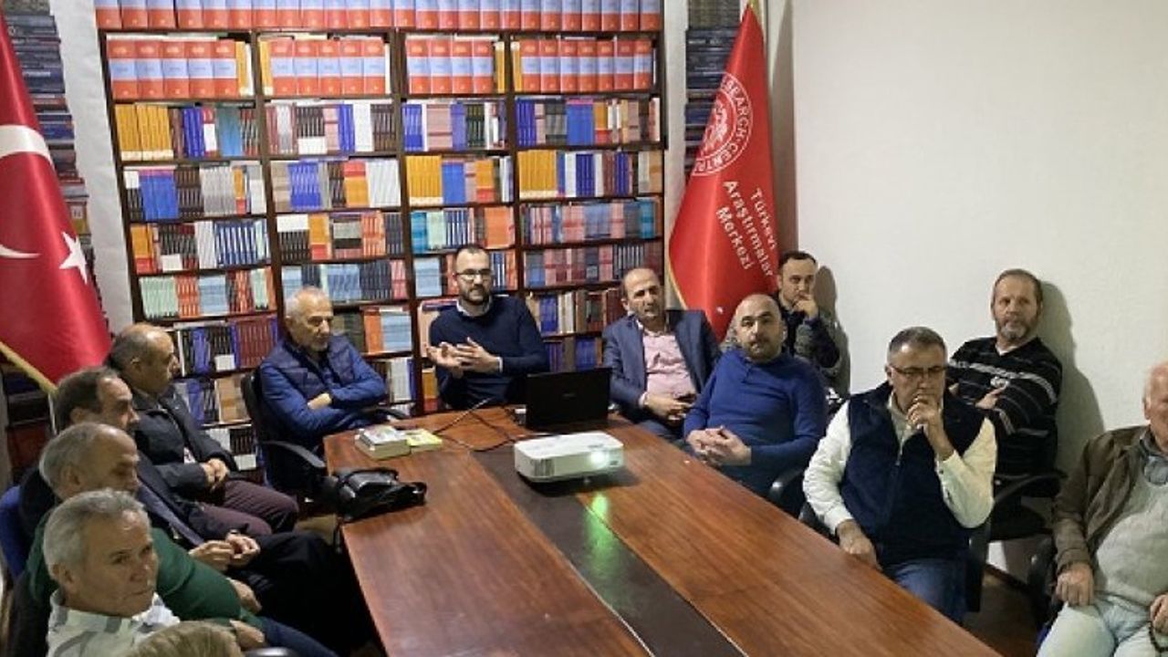Amsterdam Biyografi Okumalarında Peyami Safa konuşuldu