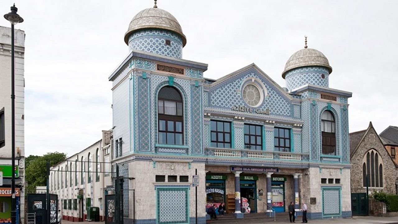 Dikkat çekici hikayeleriyle İngiltere'deki 6 tarihi cami