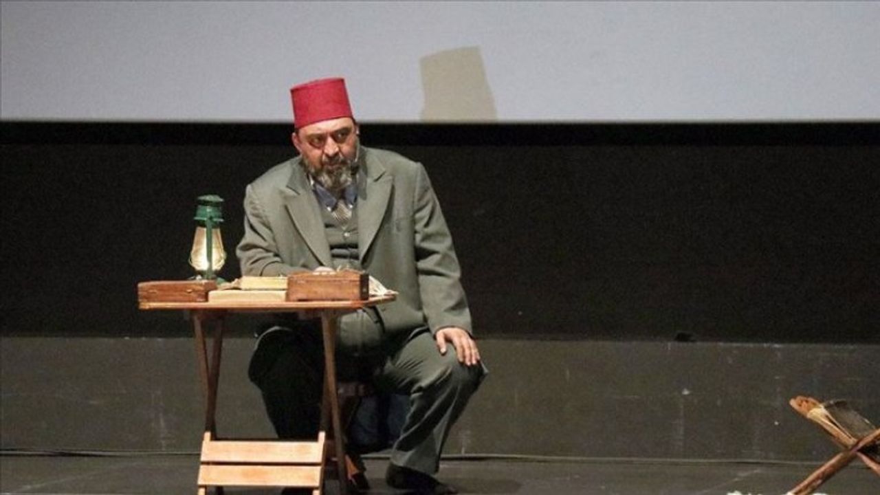 'Gitme Ey Yolcu' oyunu Beyoğlu'nda gençlerle buluştu