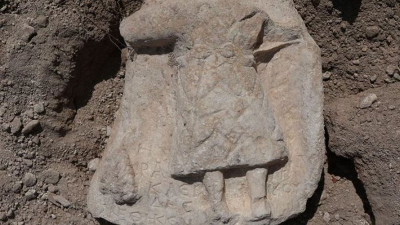 Hadrianaupolis'te 1800 yıllık 'adak levhası' bulundu