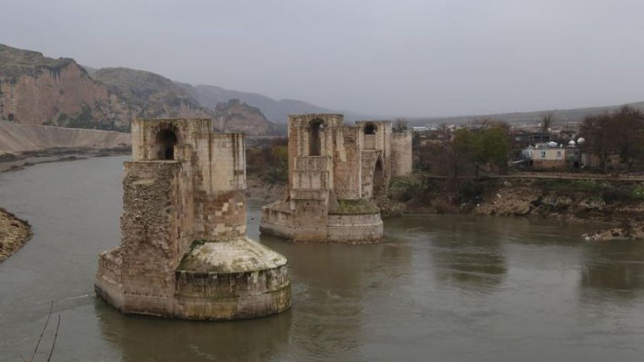 Hasankeyf'teki 609 yıllık Er-Rızk Camii'nin ana gövdesi taşındı