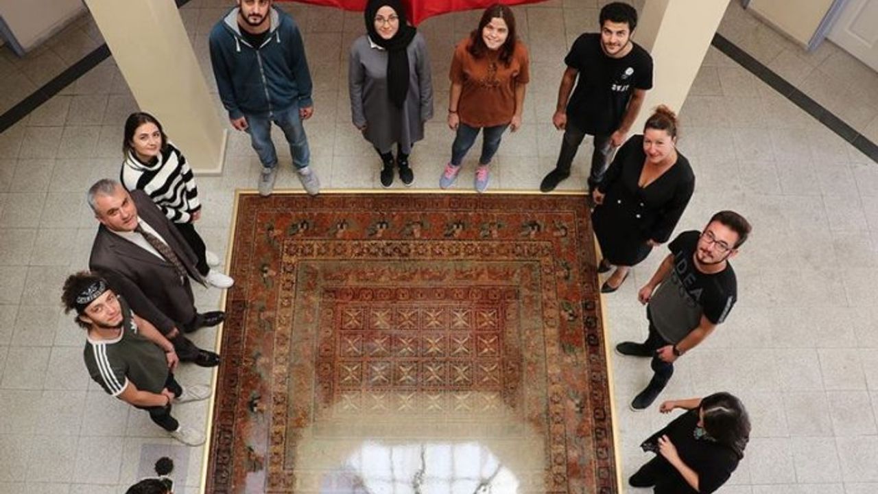 Tarihte bilinen ilk Türk halısı Pazırık taştan yapıldı