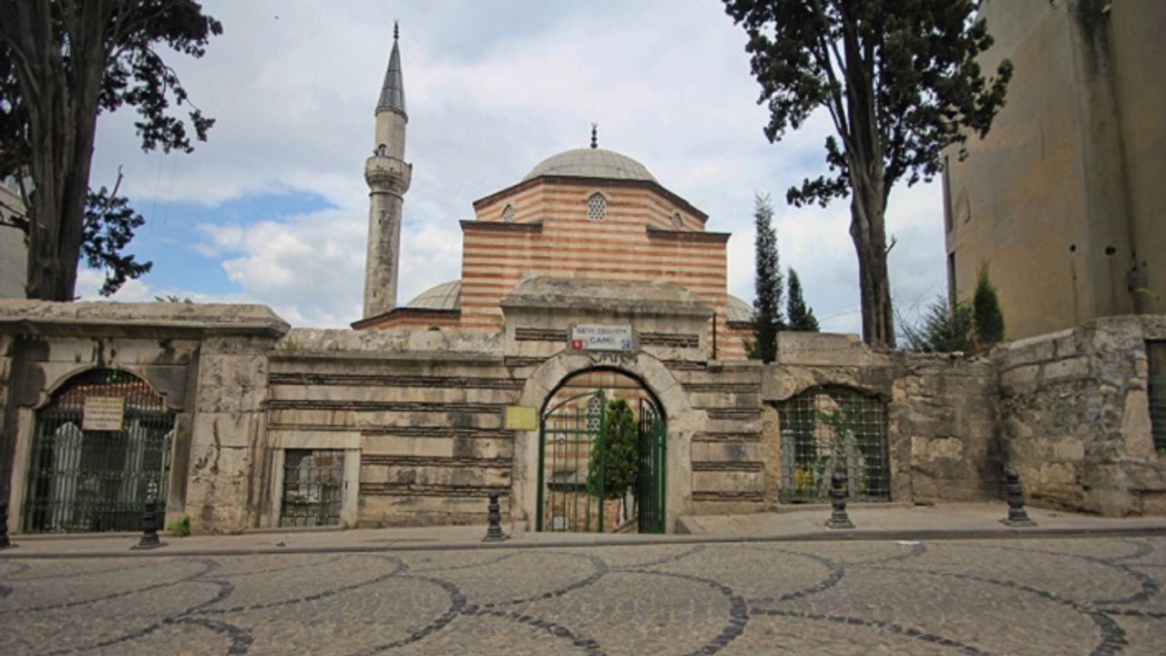 Vefa, bizlere İstanbul'da bir semtten öte Şeyh Ebü’l-Vefâ'yı hatırlatır
