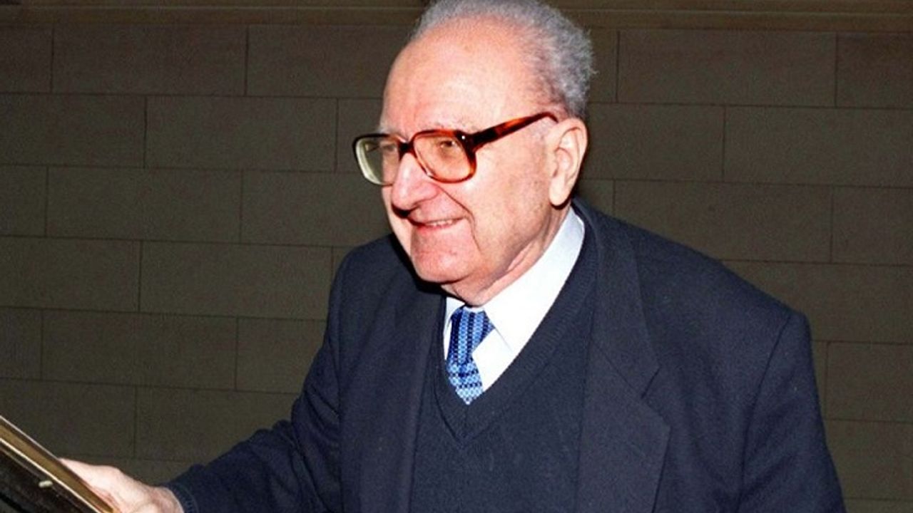 İslam’ı, fıkıh alanına hapsetmenin ifrat olduğunu söylüyor Garaudy