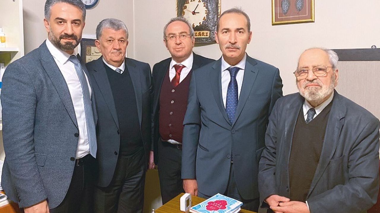 Sezai Karakoç 87 yaşında doktor (Dr.) oldu