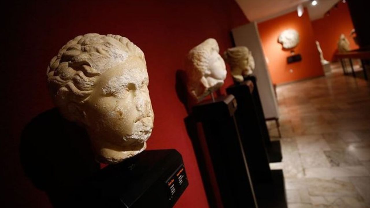 Antalya Müzesi'nde 48 yıldır sergilenen portre heykelin Sappho olduğu belirlendi