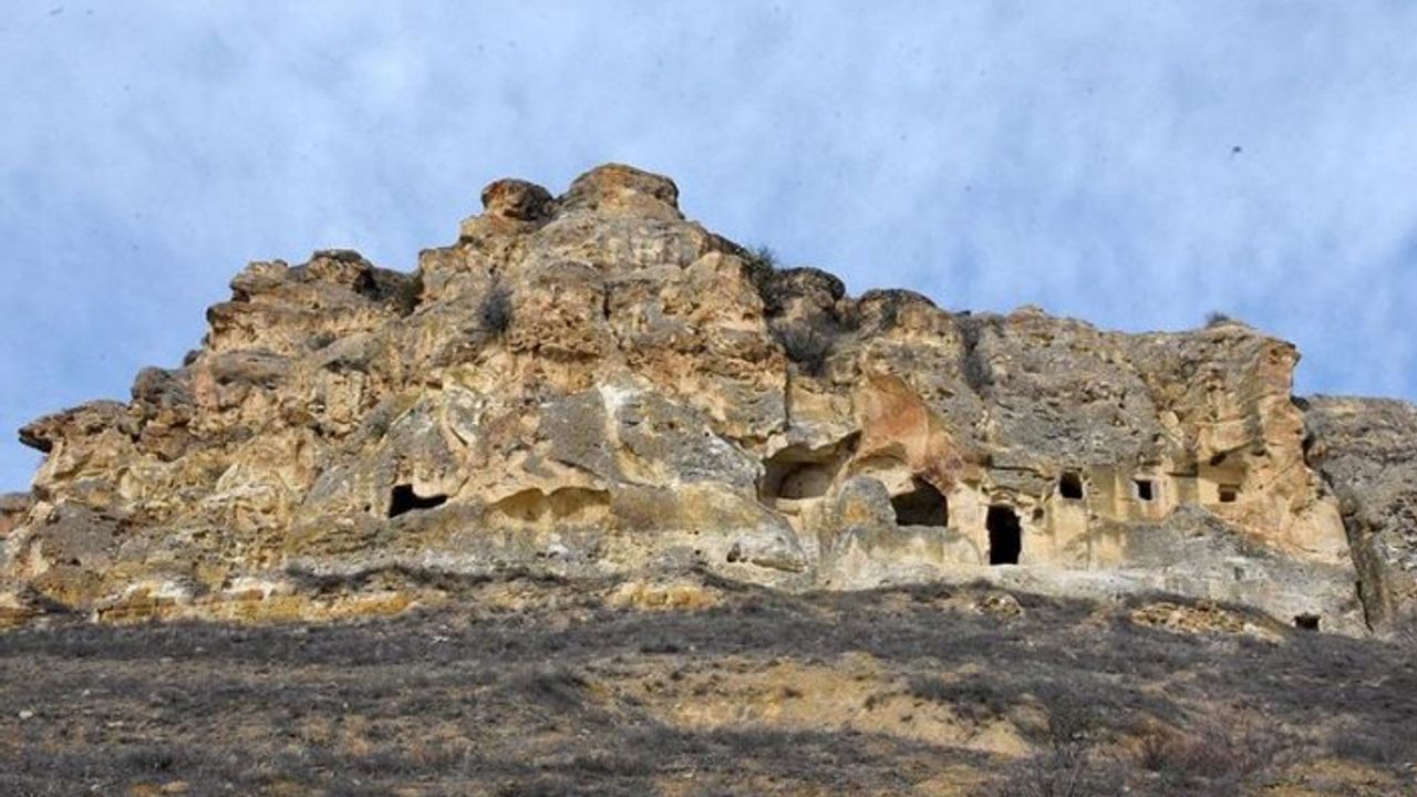 Kayadan oyma Çakırkaya Manastırı turizme kazandırılacak