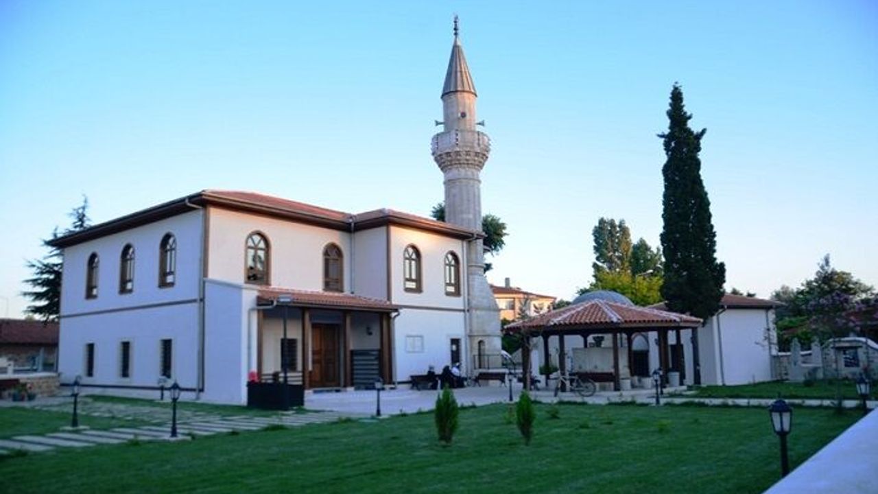 Safiye Erol Hanım’la Hasan Sezai Hazretleri’ne ziyaret