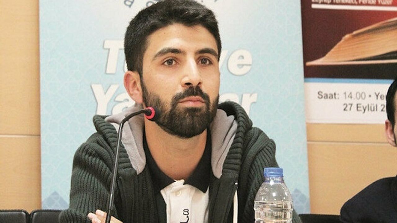 Abdülhâlik Aker: Gelenekten yararlanmaya çalışmak, okyanusta oltayla balık avlamaya benzer. Oltanıza takılan balık gereğinden büyük olursa o, sizi kendine doğru çeker.