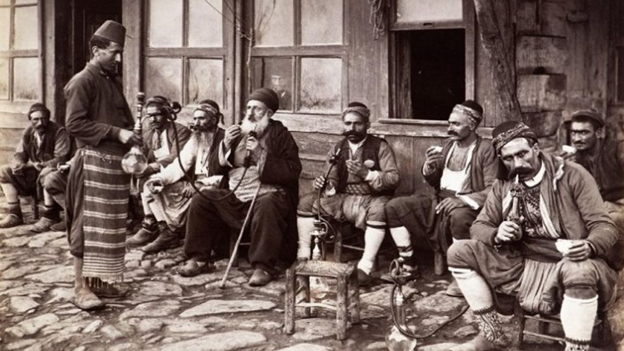 Aydınların İletişim Ortamı Olarak Eski İstanbul Kahvehaneleri
