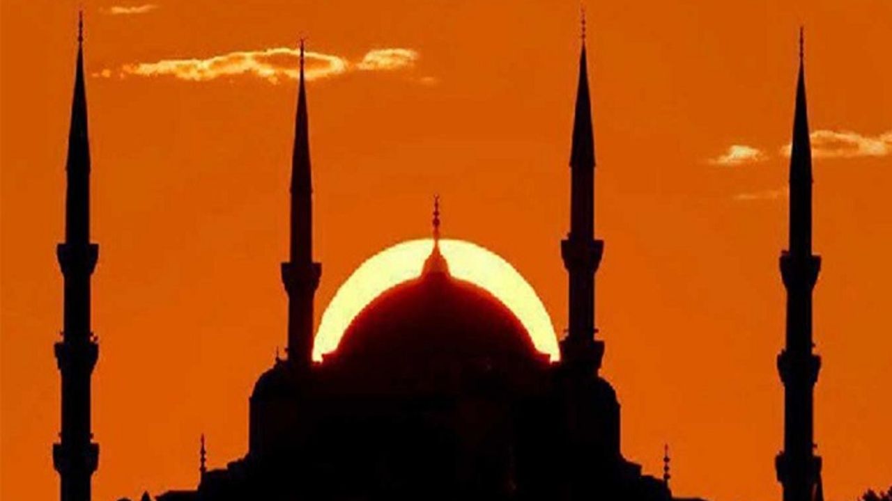 İlahiyat fakültelerinde din âlimi yerine din tenkitçisi yetişiyor