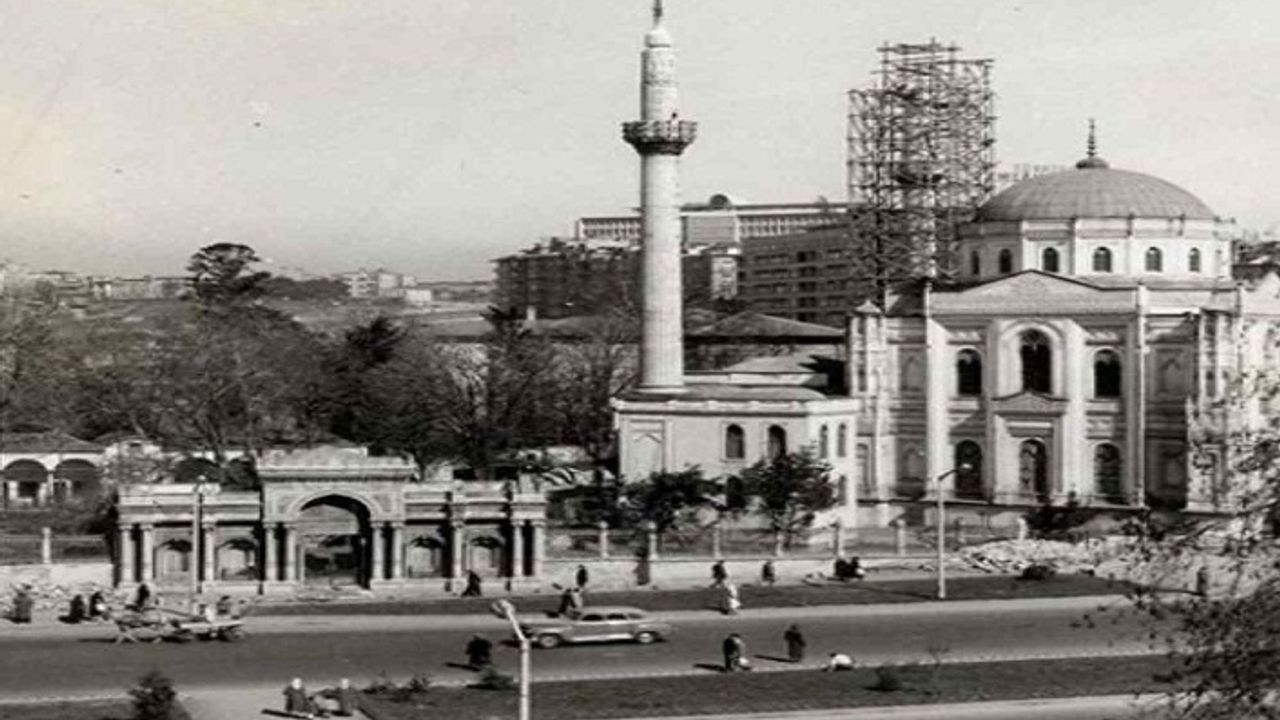 “Osmanlı İstanbul’unda Kadın Bani Yapıları Haritası” sergisi