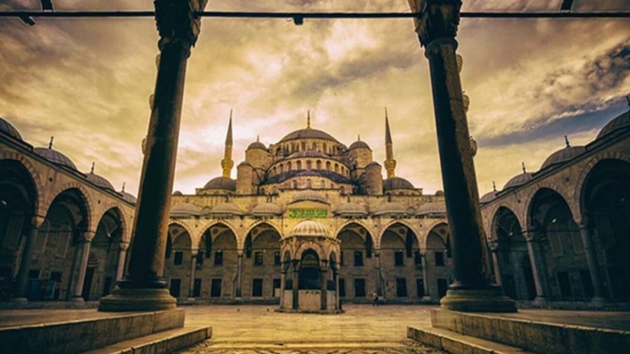 İslâm mimarisinin ilahi kudret temsili kubbeleri