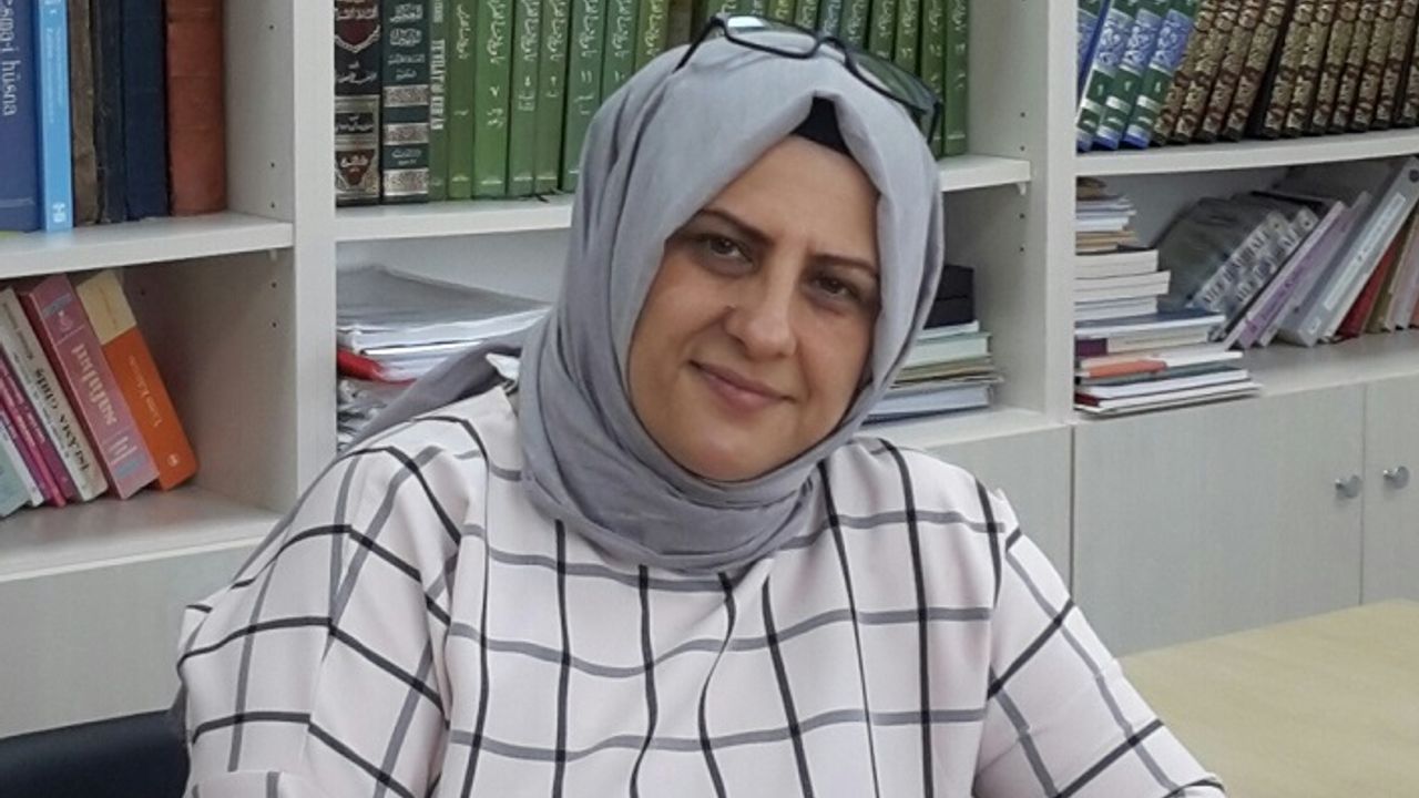 Hülya Terzioğlu: “Kadınıyla erkeğiyle İslâm’ın temel ilkesi; kâmil insana ulaşmaktır.”
