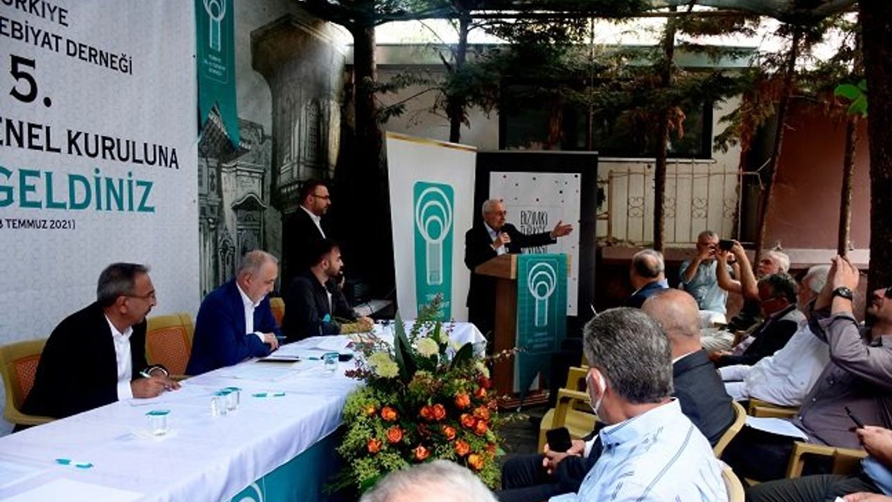 Türkiye Dil ve Edebiyat Derneği Ekrem Erdem başkanlığındaki yeni yönetimini seçti