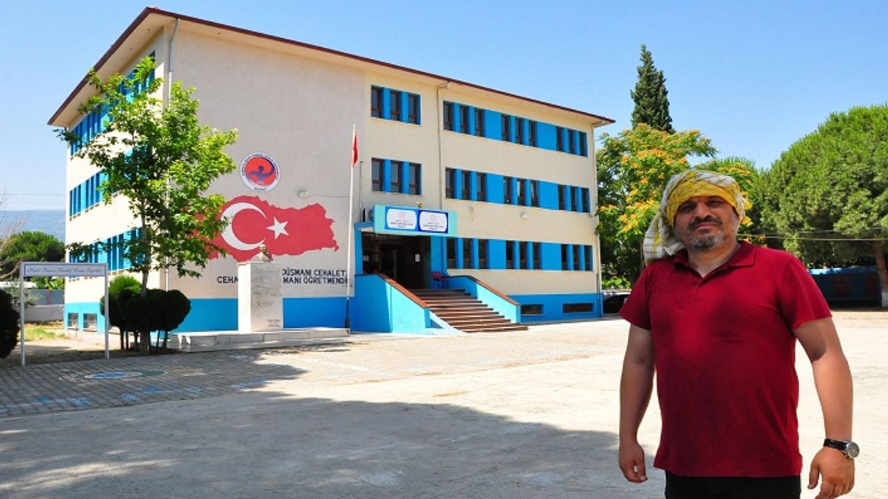 Yakup Ateş: “Ben bu ülkenin geleceği için uğraşan sayısı milyonu aşan eğitim neferlerinden biriyim.”