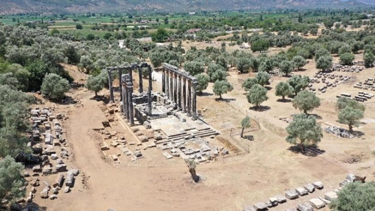 Muğla'daki Euromos Antik Kenti'nde 2 bin 500 yıllık heykeller ve yazıt bulundu