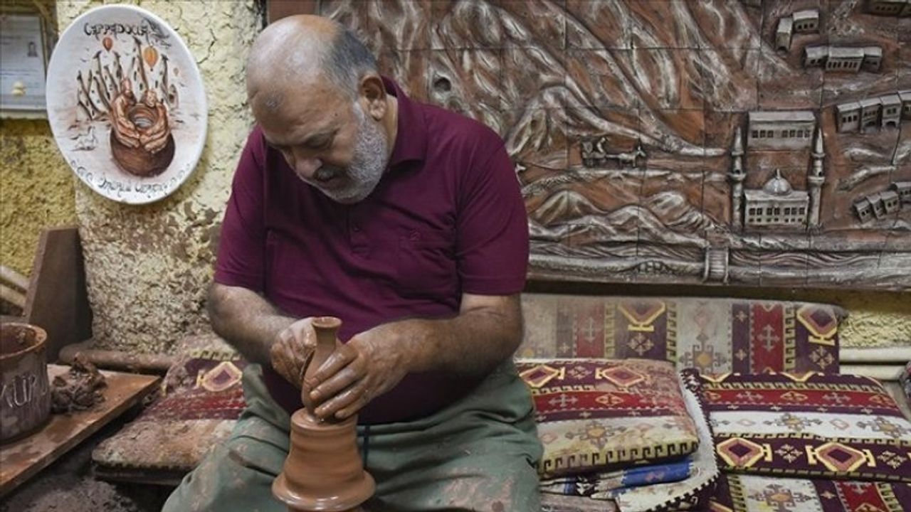 Çömlek yapımı ve çini işlemeciliğiyle Türk kültürünü dünyaya tanıtıyorlar